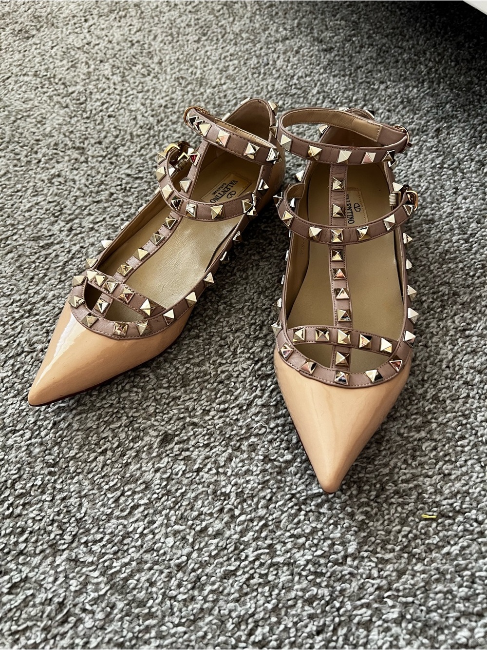 Valentino Garavani Nude Patent Rockstud Pointed T-Strap Flats